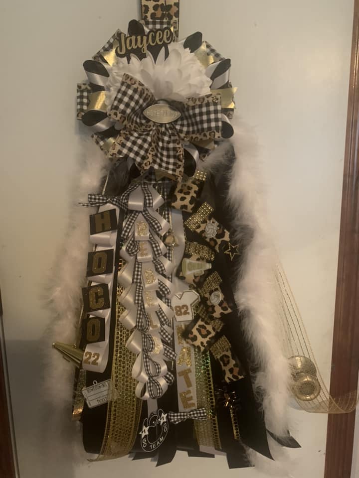 Medium Homecoming Mum 24"