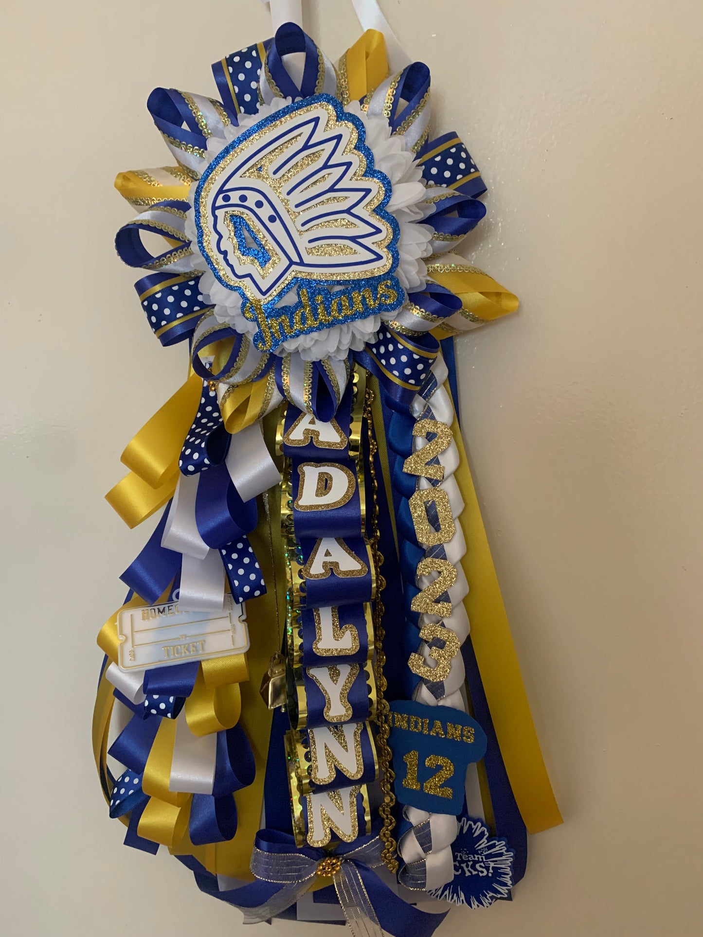 Medium Homecoming Mum 24"