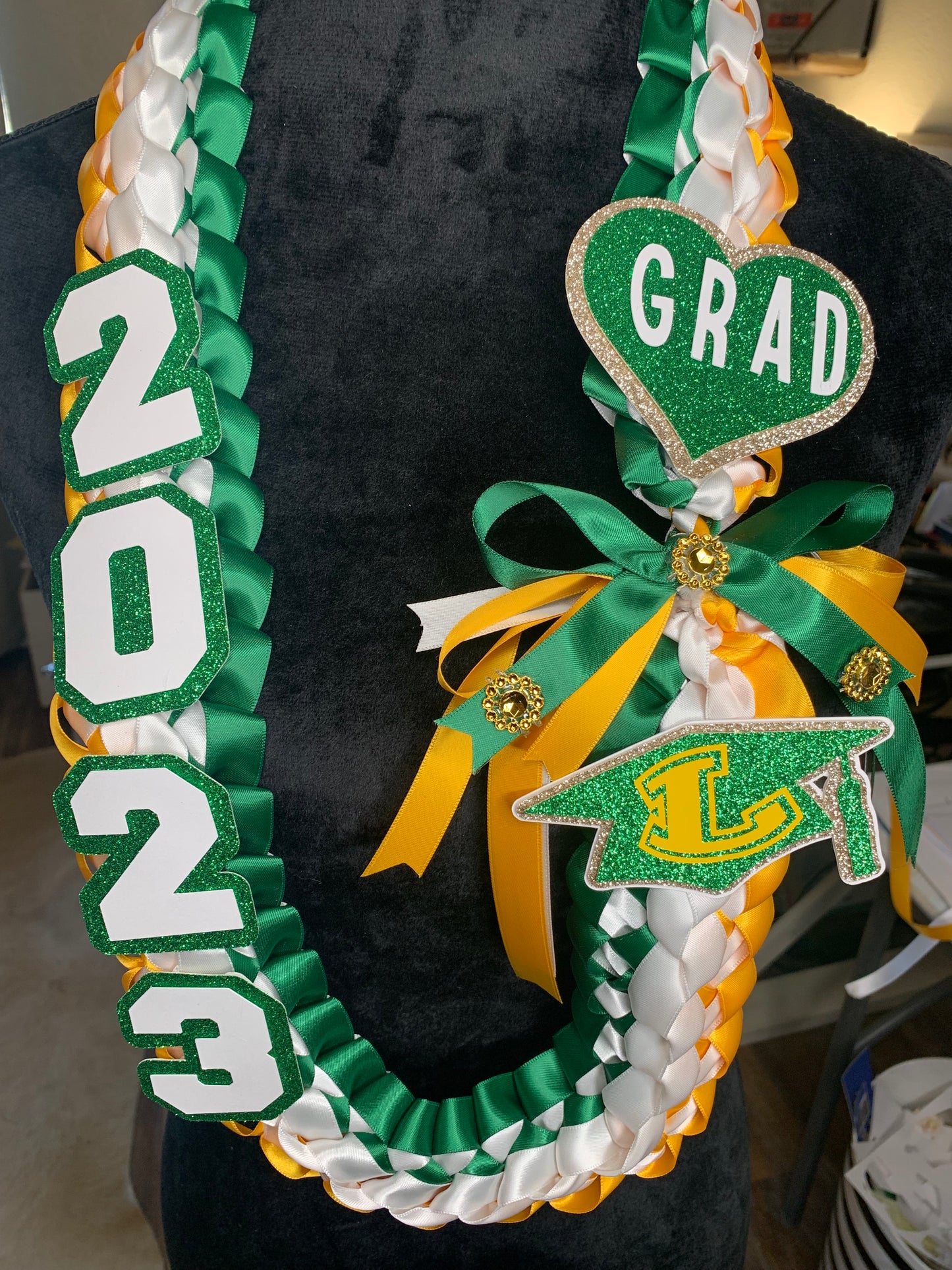 This Lei can be personalized to your liking. 